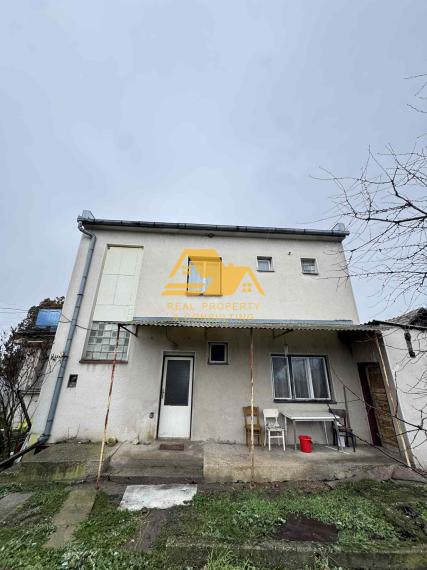 Predám rodinný dom s garážou v obci Dvory nad Žitavou