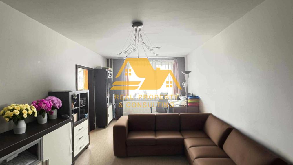 Predám 3 izbový byt s balkónom na sídlisku Juh v Nových Zámkoch