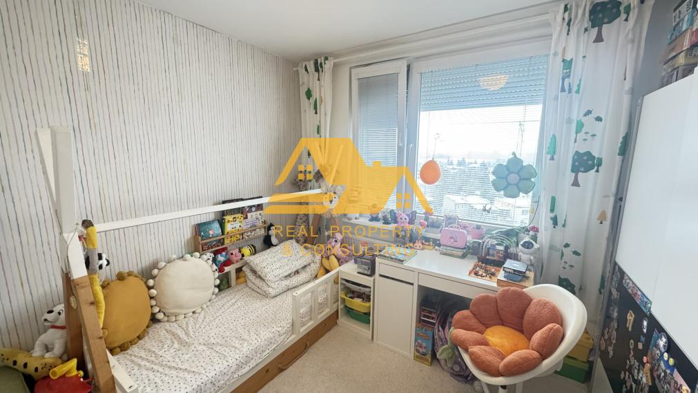 Predám prerobený 3 izbový byt na sídlisku Juh v Nových Zámkoch