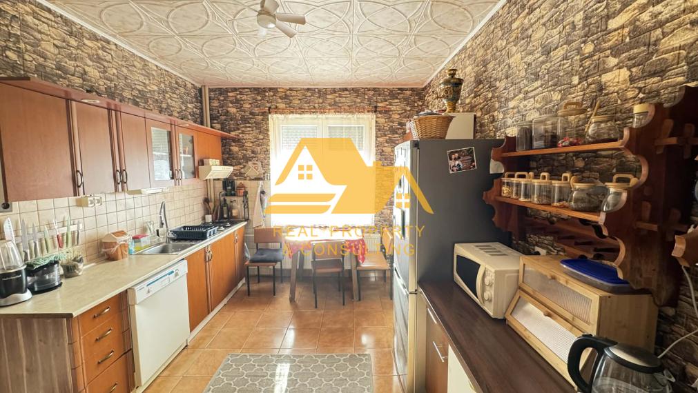 Predám rodinný dom s garážou v obci Tvrdošovce