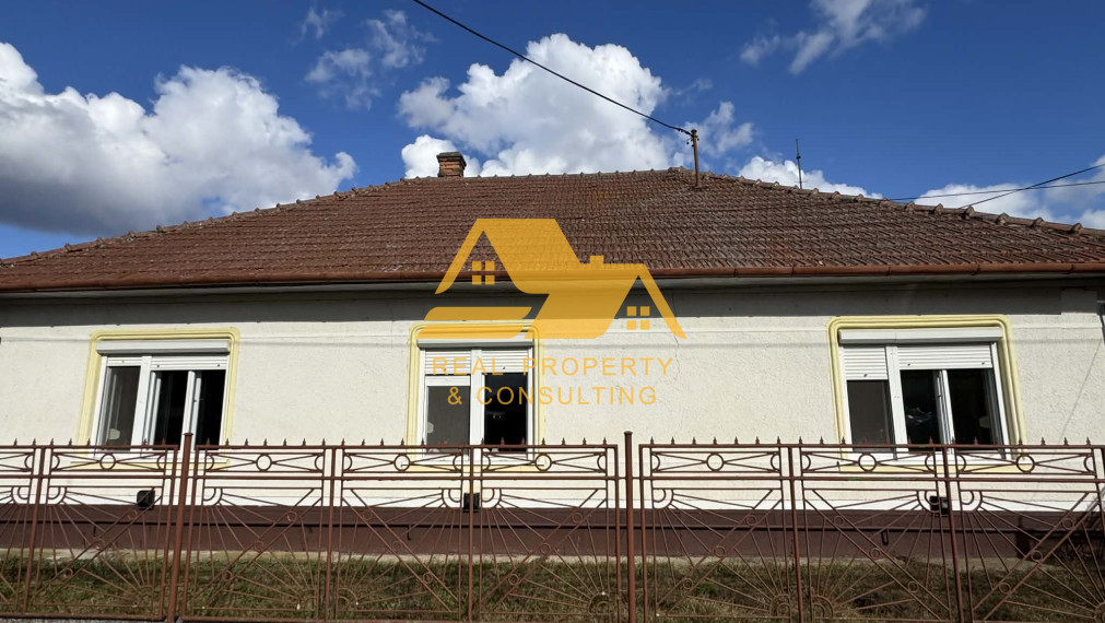 Predám rodinný dom s garážou v obci Tvrdošovce