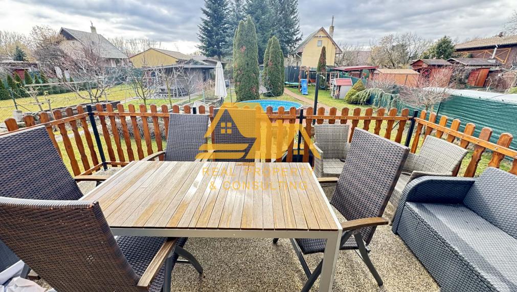 Predám peknú chatu na celoročné bývanie v Nových zámkoch