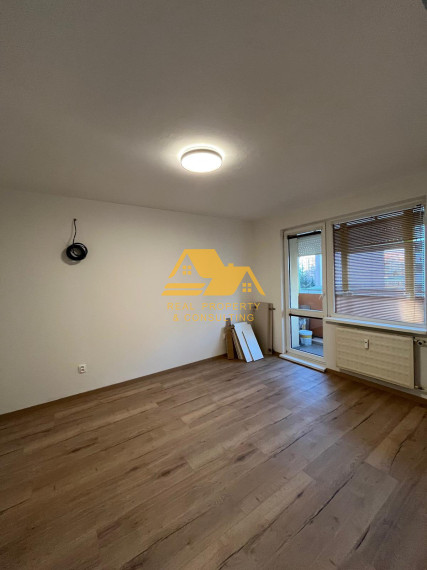 Prenajmem prerobený 1 izbový byt s balkónom v Nových Zámkoch