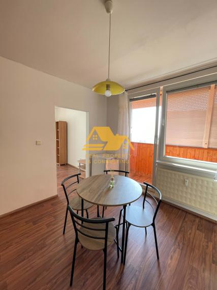 Prenajmem 1 izbový byt s 2 balkónmi v Nových Zámkoch