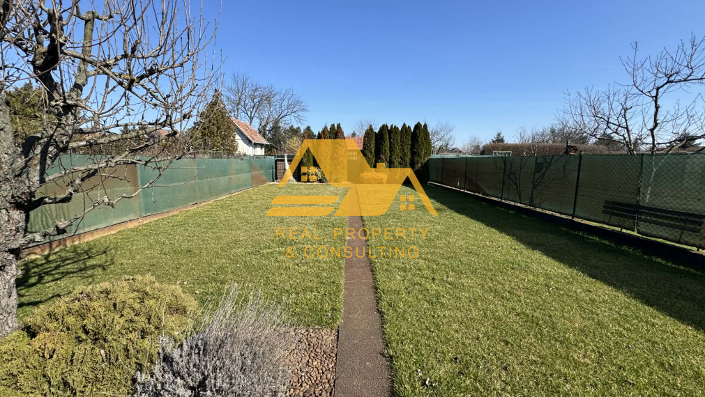 Exkluzívne! Predám peknú chatu s upravenou záhradou v Nových Zámkoch