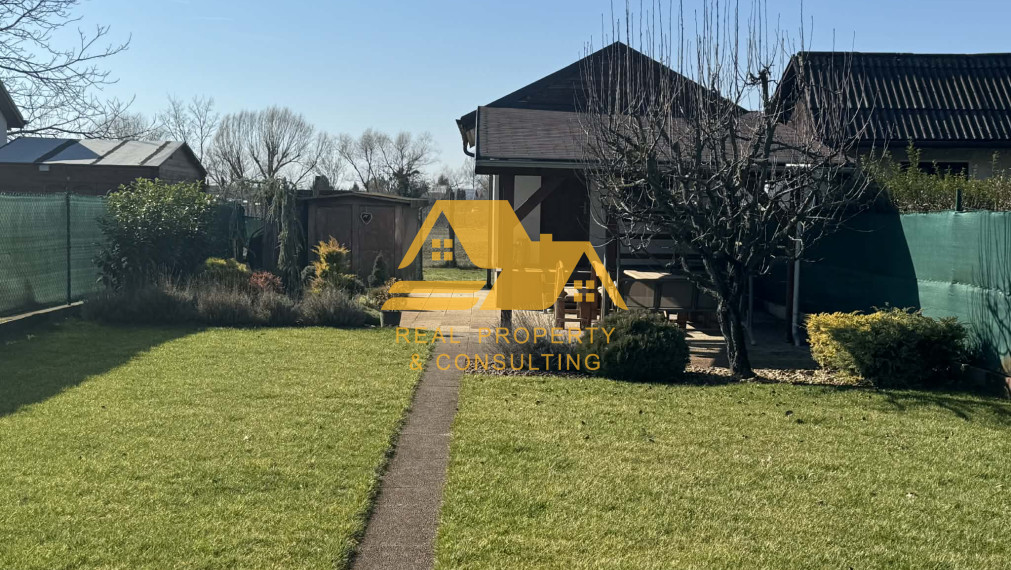 Exkluzívne! Predám peknú chatu s upravenou záhradou v Nových Zámkoch