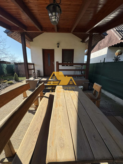 Exkluzívne! Predám peknú chatu s upravenou záhradou v Nových Zámkoch