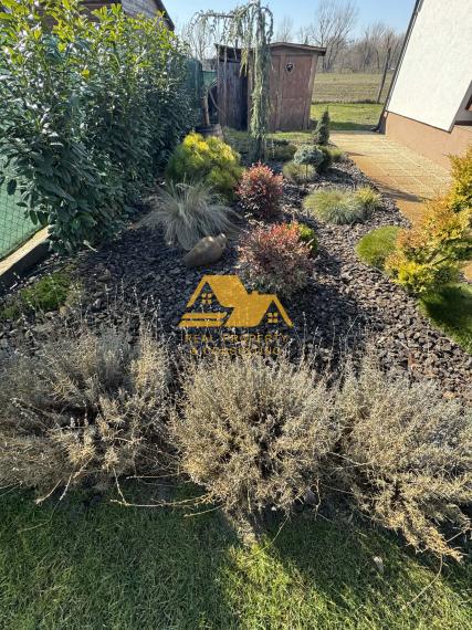 Exkluzívne! Predám peknú chatu s upravenou záhradou v Nových Zámkoch