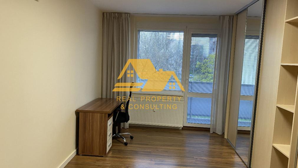 Predám 3 izbový byt s balkónom v Nových Zámkoch