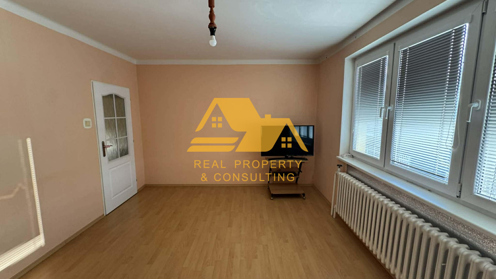 Exkluzívne! Predám 4 izbový rodinný dom v tichej lokalite v Nových Zámkoch