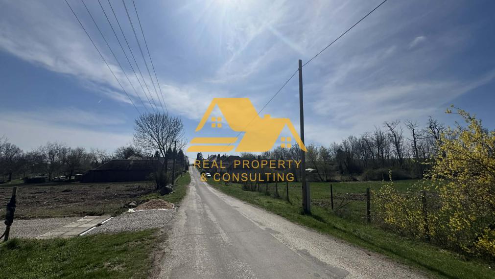 Predám veľký pozemok v obci Bardoňovo