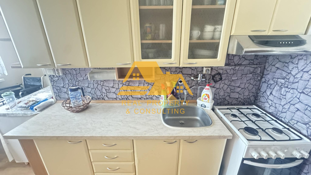 Predám 2,5 izbový byt s veľkým balkónom v Nových Zámkoch