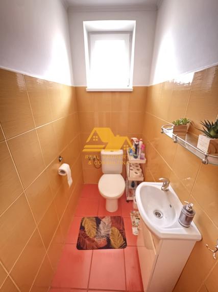 Predám pekný rodinný dom s garážou v obci Bánov