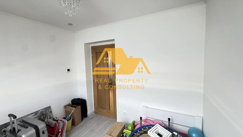 Predám pekný rodinný dom s garážou v obci Bánov