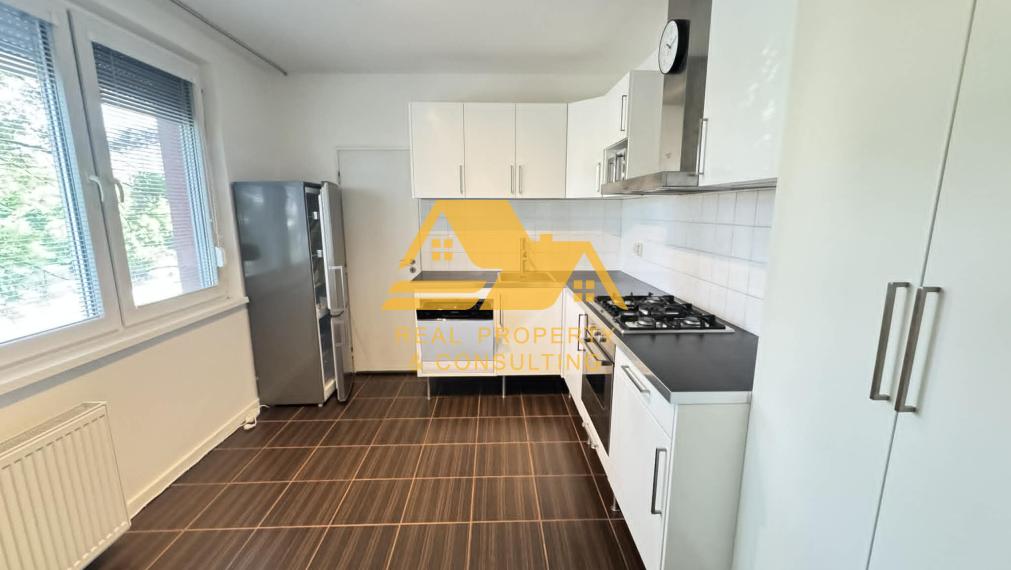 Predám pekný 3 izbový byt s balkónom v Nových Zámkoch