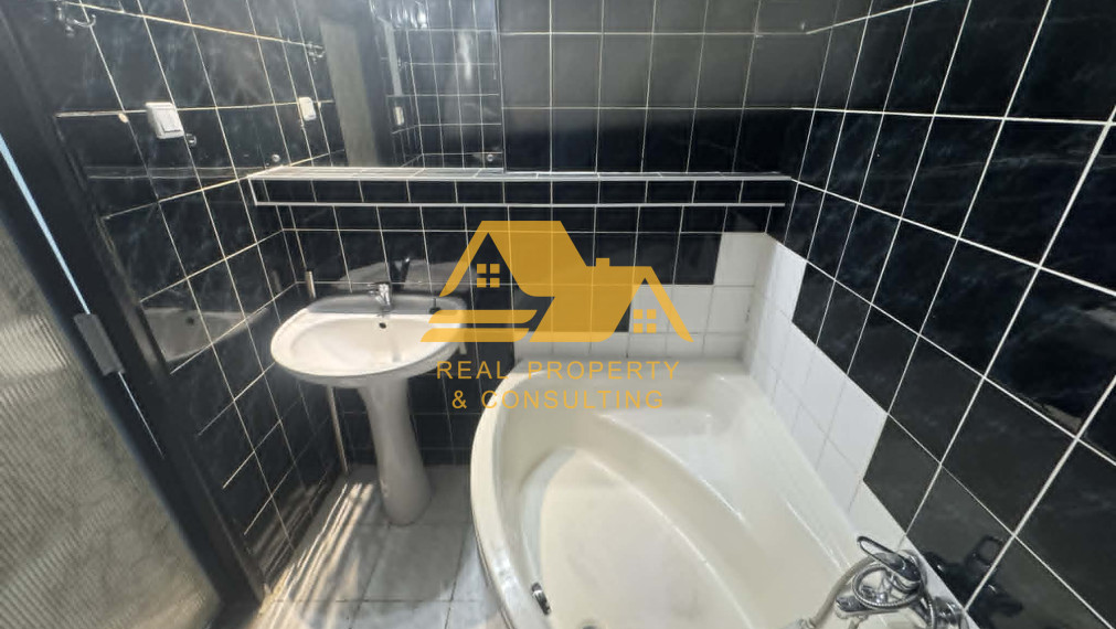 Exkluzívne! Predám 3 izbový byt s balkónom v Nových Zámkoch
