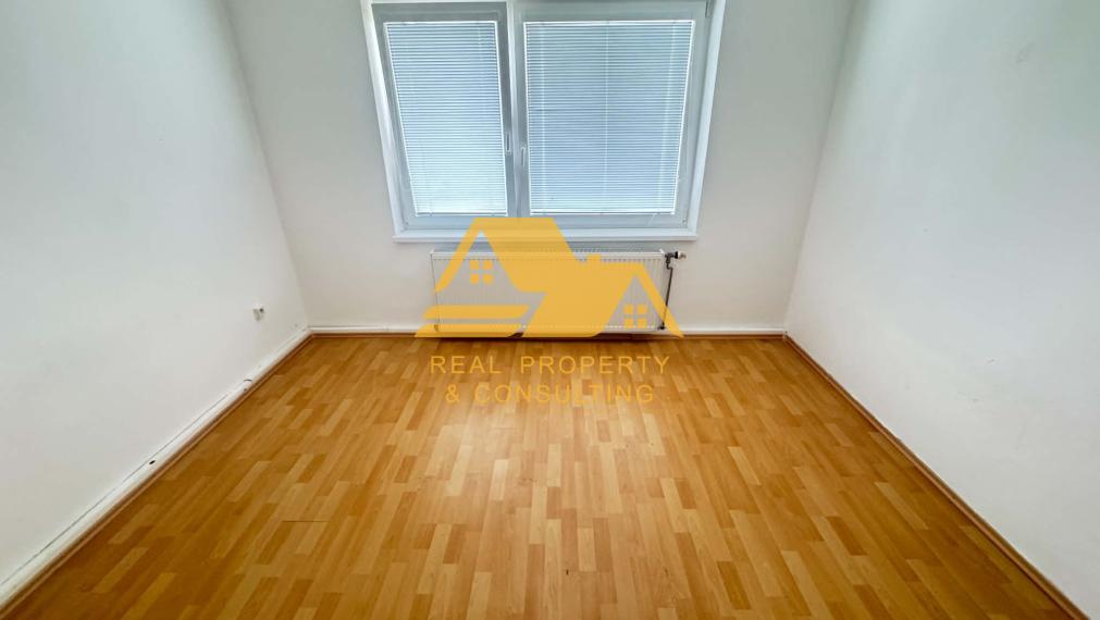 Exkluzívne! Predám 4 izbový byt na Mládežníckej ulici v Palárikove