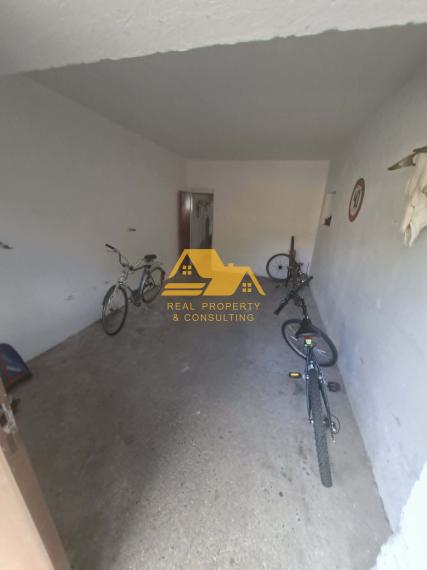 Predám 3 izbový byt s balkónom a garážou v obci Čechy