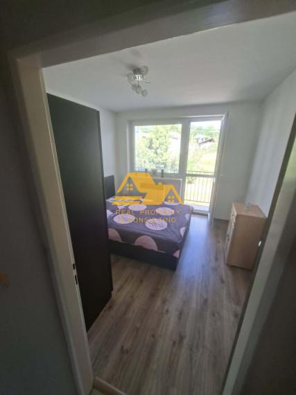Predám 3 izbový byt s balkónom a garážou v obci Čechy