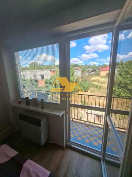 Predám 3 izbový byt s balkónom a garážou v obci Čechy