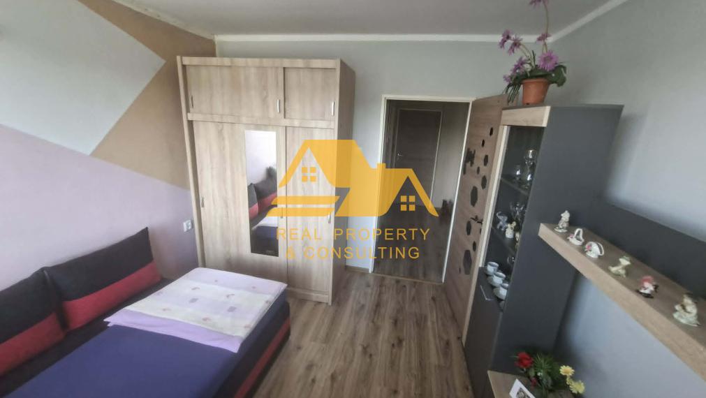 Predám 3 izbový byt s balkónom a garážou v obci Čechy