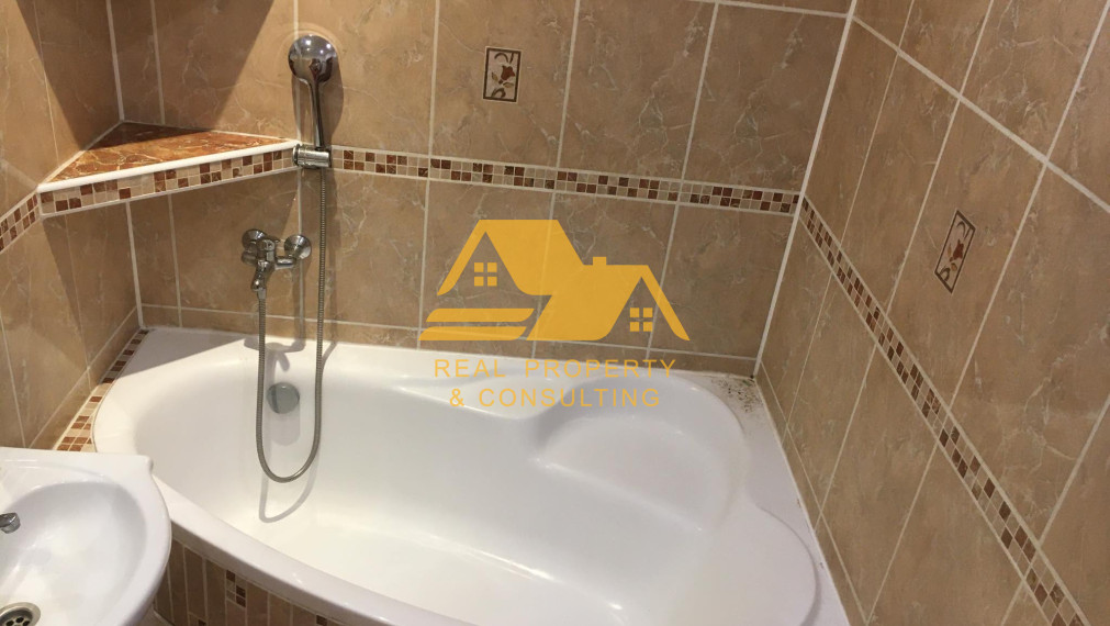 Exkluzívne!Predám 3 izbový byt s 2 balkónmi v Nových Zámkoch