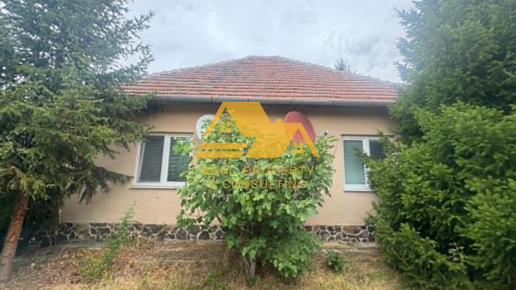 Predám 2 x rodinný dom s veľkým pozemkom v Malej Mani