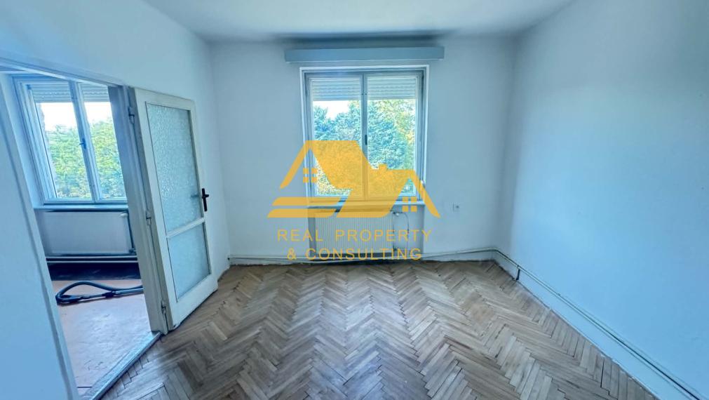 Predám 2 izbový byt s garážou v centre mesta Nové Zámky