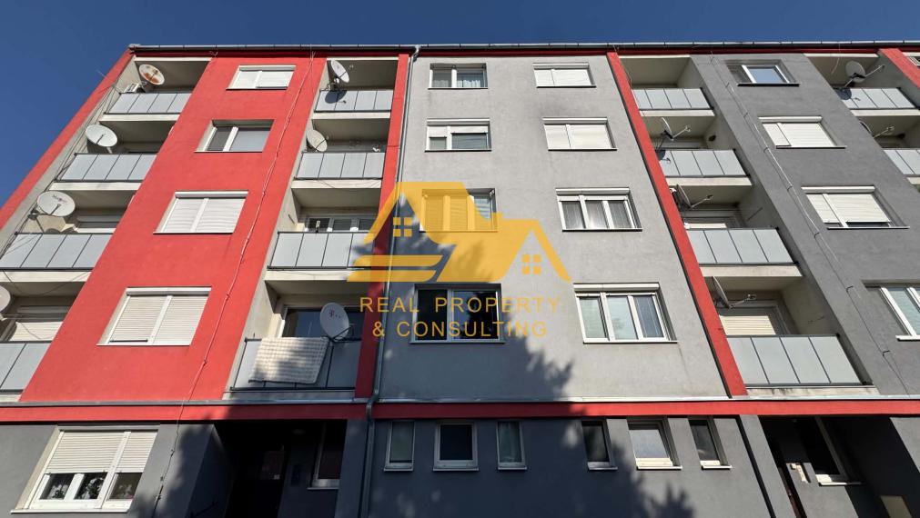 Exkluzívne! Predám 3 izbový byt s loggiou v obci Bajč