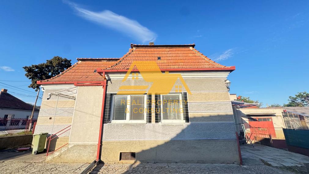 Predám dom s veľkým pozemkom vo Dvoroch nad Žitavou