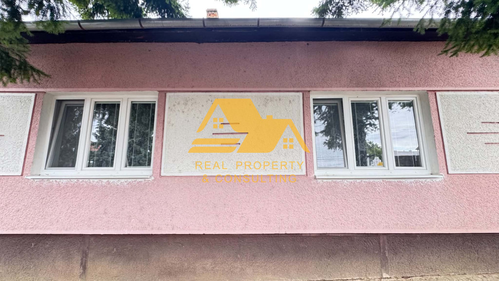 Predám rodinný dom s veľkým pozemkom v obci Černík