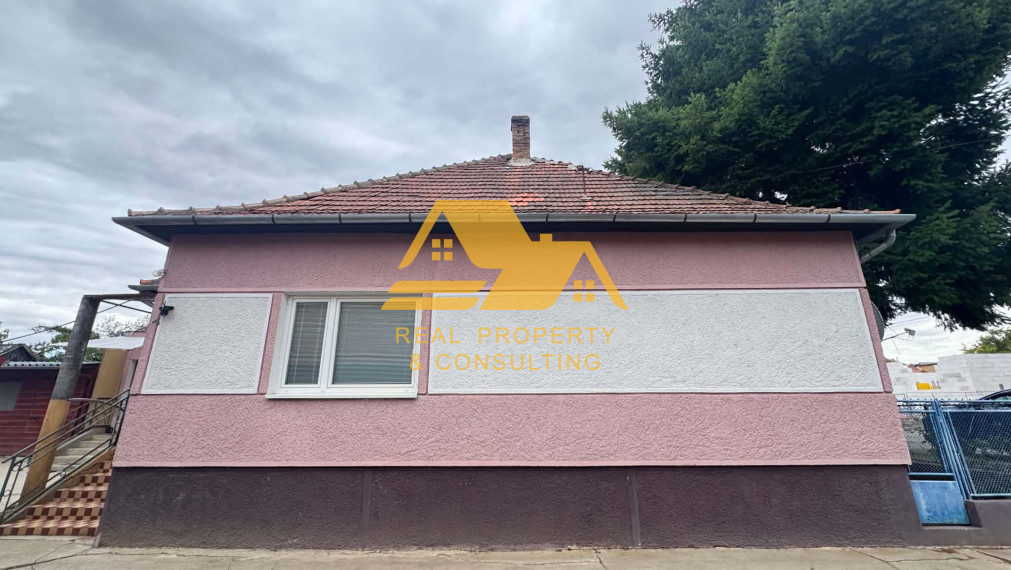 Predám rodinný dom s veľkým pozemkom v obci Černík