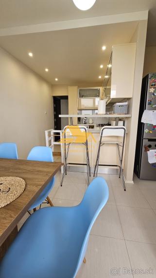 Predám 3 izbový byt s balkónom na sídlisku Juh v Nových Zámkoch