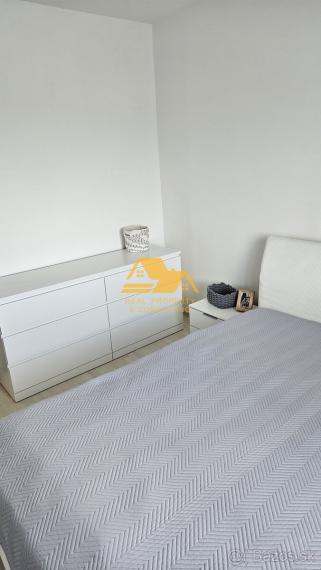 Predám 3 izbový byt s balkónom na sídlisku Juh v Nových Zámkoch