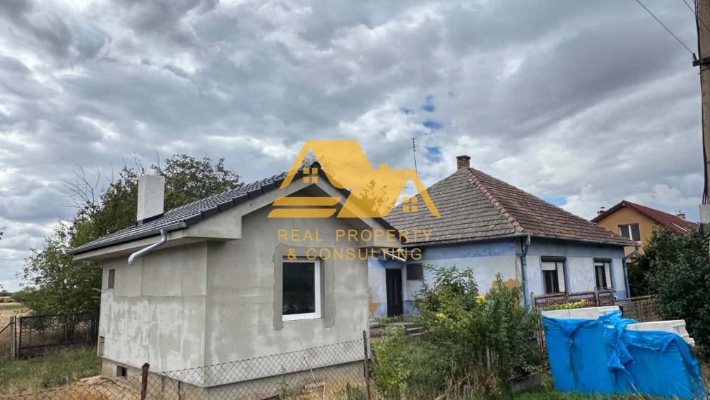 Predám dom s veľkým pozemkom v obci Rastislavice