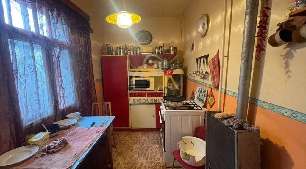 Predám rodinný dom s veľkým pozemkom v obci Imeľ