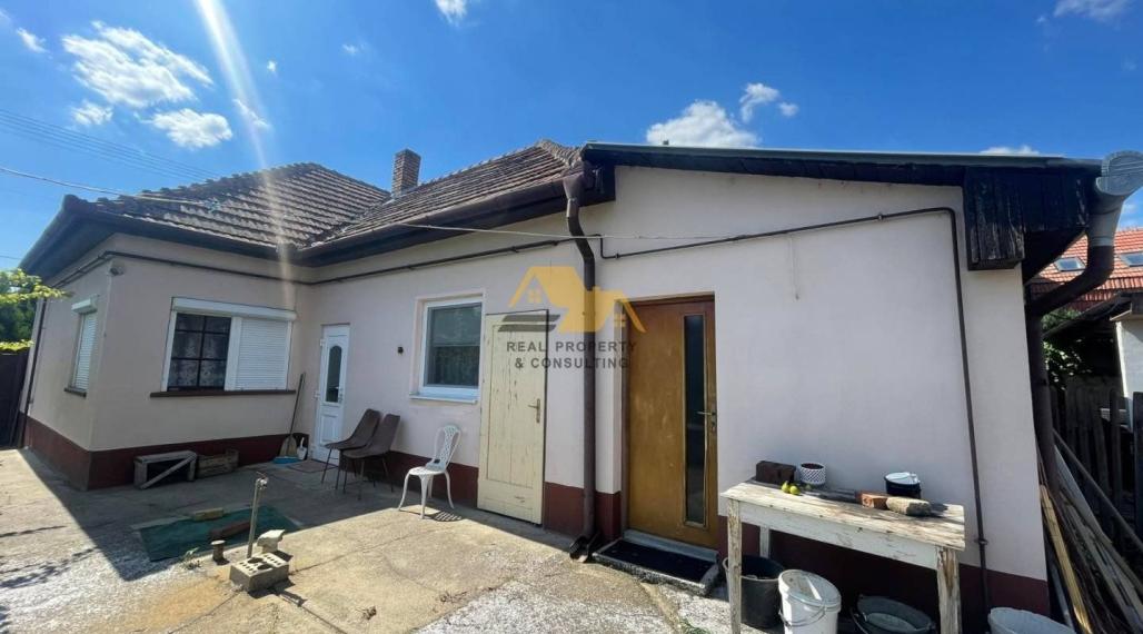 Predám rodinný dom s pekným pozemkom v Andovciach