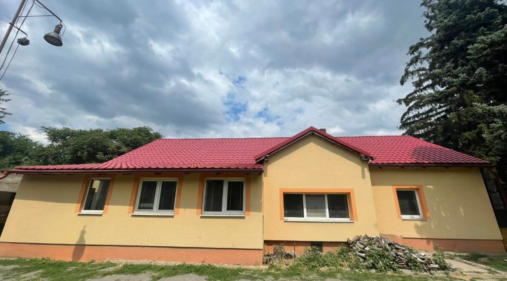 Predám rodinný dom s veľkým pozemkom v Nových Zámkoch