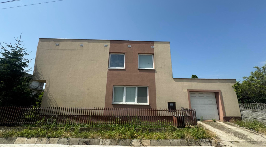 Predám rodinný dom s garážou v obci Zemné