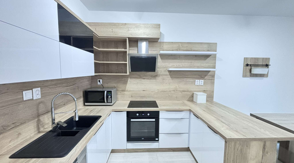 Prenajmem veľký 3 izbový byt v Nových Zámkoch