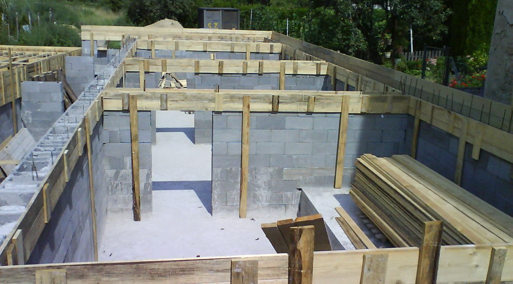 Predám polyfunkčnú budovu v Nových Zámkoch