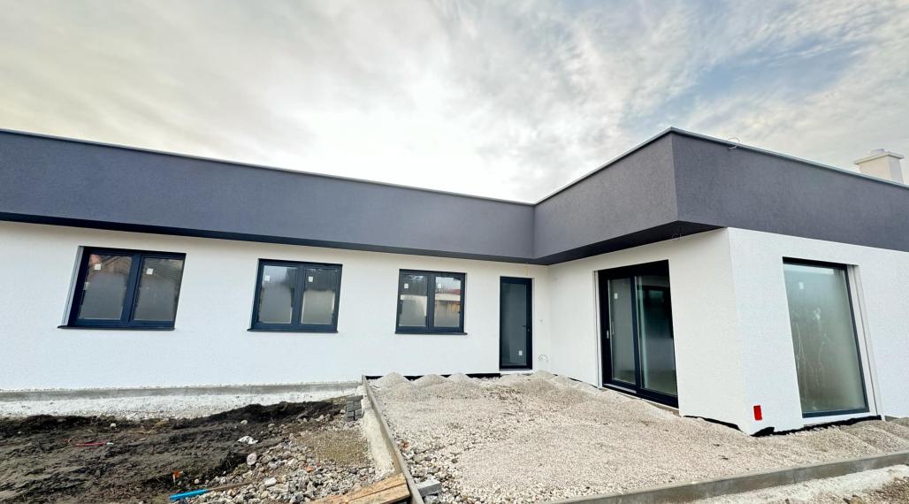 Predám 4 izbovú novostavbu rodinného domu v obci Žihárec