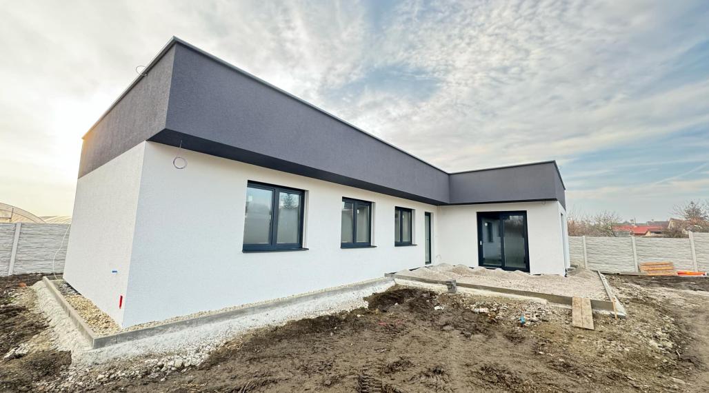 Predám 4 izbovú novostavbu rodinného domu v obci Žihárec