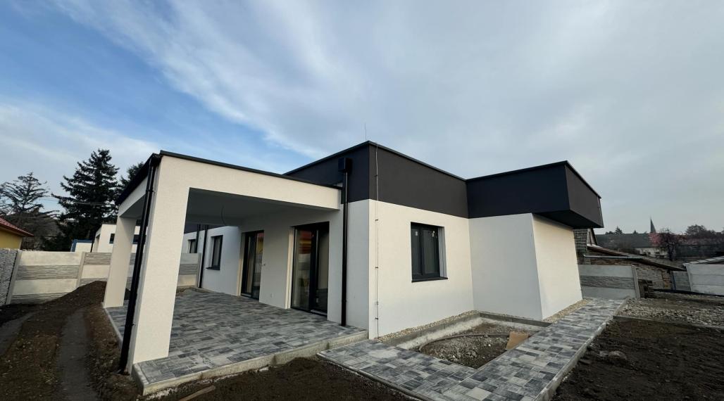 Predám 4 izbovú novostavbu rodinného domu v obci Žihárec