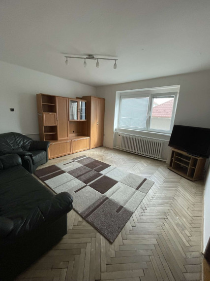 Prenajmem tehlový 2 izbový byt v Nových Zámkoch