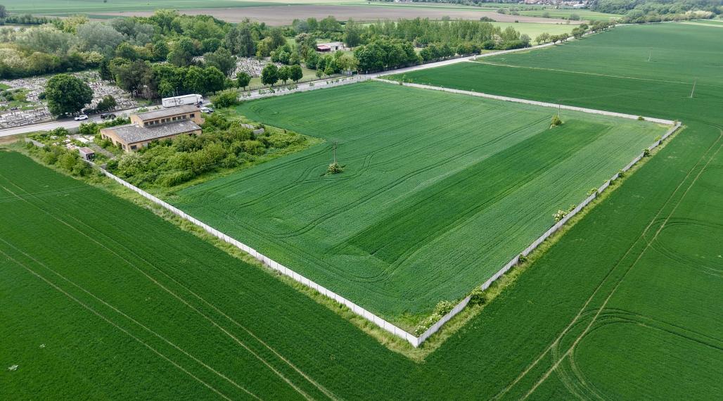 Predám veľký pozemok na podnikateľské účely v obci Dolné Saliby