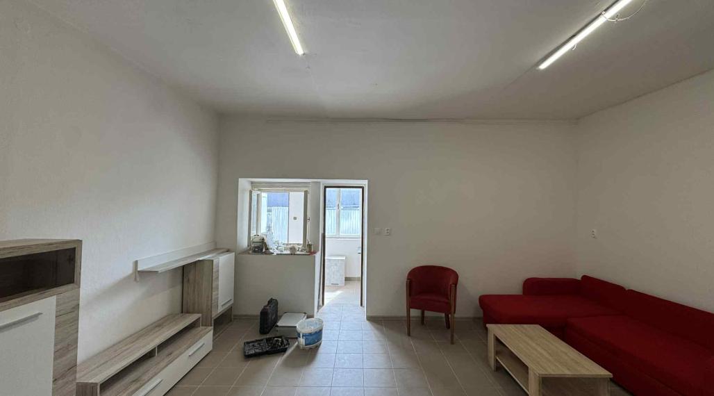 Prenajmem 1 izbový byt v Nesvadoch