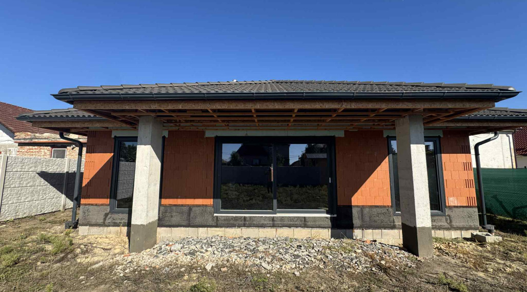 Znížená cena! Predám novostavbu rodinného domu v Šuranoch