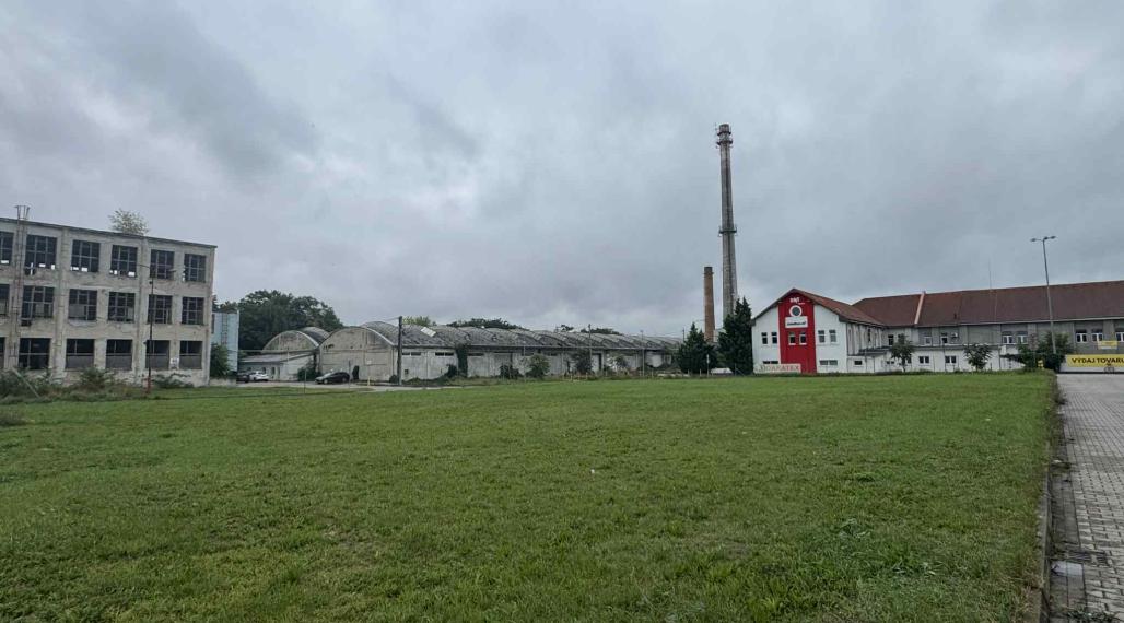 Predám pozemok vhodný na výstavbu haly v Nových Zámkoch