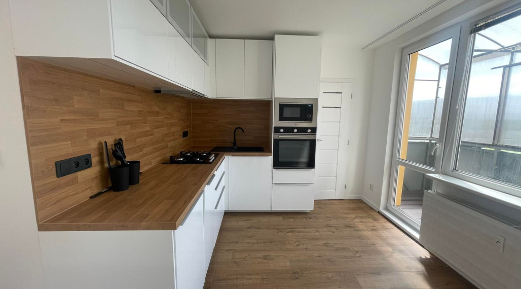 Prenajmem pekný 2 izbový byt s balkónom v Nových Zámkoch